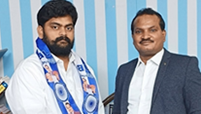 సీఎం జగన్ పై పోటీకి సై  : దస్తగిరి