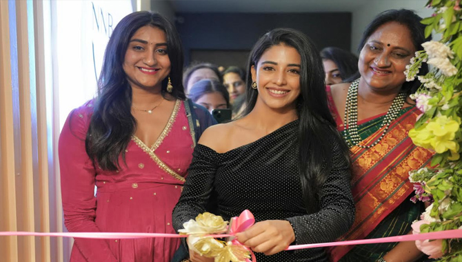 హీరోయిన్ దక్ష నగర్కార్ చేత “నైస్ నెయిల్స్ బేబీ” నూతన బ్రాంచి ప్రారంభం 