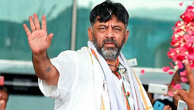 డీకే శివకుమార్ కు సుప్రీంకోర్టులో భారీ ఊరట