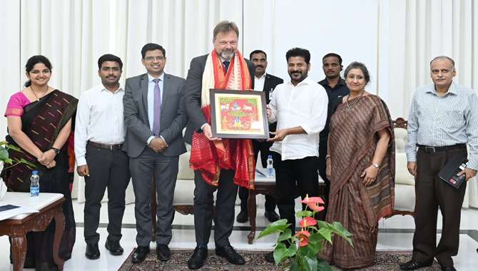 సీఎం రేవంత్ ను కలిసిన జర్మనీ రాయబారి