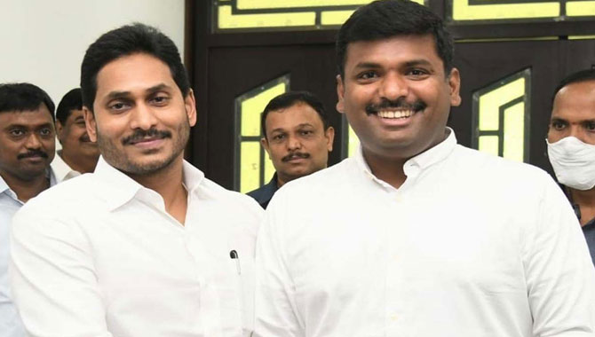 పార్టీ కోసం పోటీ నుంచి తప్పుకుంటా.. వైరల్ అవుతున్న అమర్నాథ్ స్టేట్మెంట్..