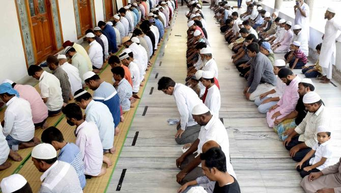 గల్ఫ్ లో నేటి నుంచి.. భారత్ లో రేపటి నుంచి గల్ఫ్ లో నేటి నుంచి.. భారత్ లో రేపటి నుంచి