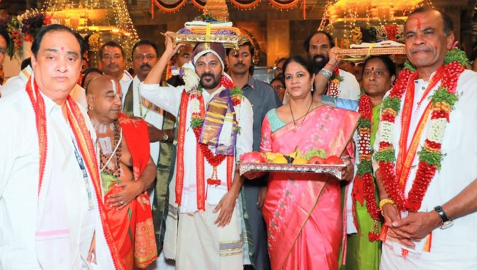 సీతారామచంద్ర స్వామిని దర్శించుకున్న సీఎం రేవంత్