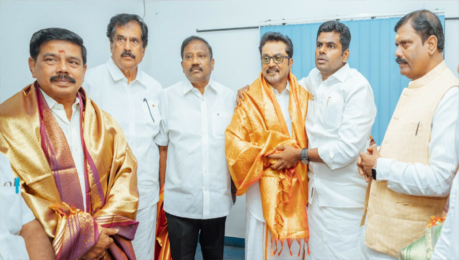 శరత్ కుమార్ కీలక నిర్ణయం