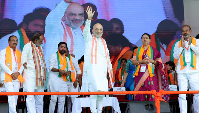 400 ఎంపీ సీట్లను ఆయనకు కానుకగా ఇద్దాం : అమిత్ షా