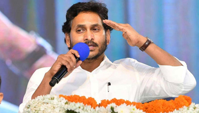 అభ్యర్థుల జాబితాకు మళ్ళీ అదే సెంటిమెంట్ సెట్ చేస్తున్న జగన్.. అభ్యర్థుల జాబితాకు మళ్ళీ అదే సెంటిమెంట్ సెట్ చేస్తున్న జగన్..