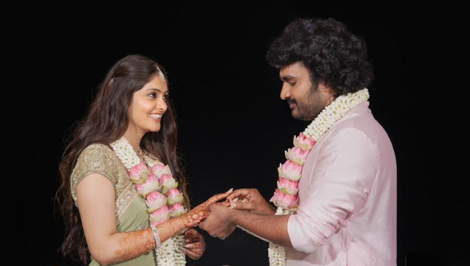 ఘనంగా హీరో కిరణ్ అబ్బవరం, హీరోయిన్ రహస్య నిశ్చితార్థం