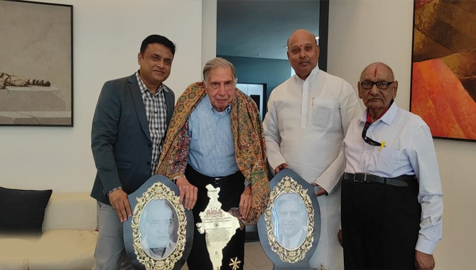 రతన్ టాటాకు పీ.వీ స్మారక అవార్డు