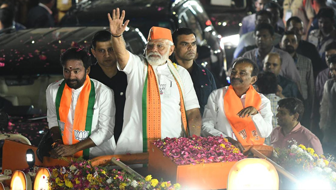 మల్కాజిగిరి లో ప్రధాని మోదీ రోడ్ షో