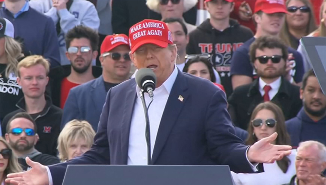 గెలిపించకుంటే రక్తపాతమే: ట్రంప్