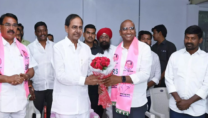 బీఆర్ఎస్ లో చేరిన ఆర్ఎస్ ప్రవీణ్ కుమార్