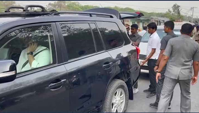 లోకేష్ కార్లు తనిఖీ చేసిన పోలీసులు.. అసలు కారణం అదే..