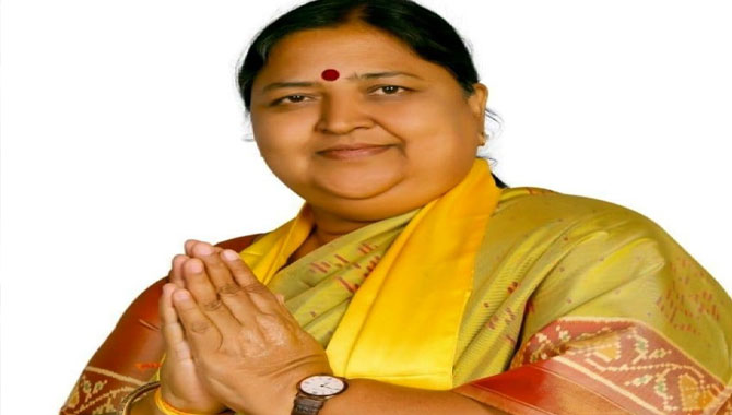 పసుపు జెండా వదిలి.. తిరిగి కాంగ్రెస్ గూటికి చేరిన పనబాక లక్ష్మి..