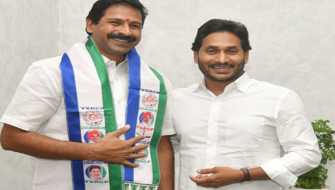 వైసీపీ లో కి వంగవీటి ఎంట్రీ.. వైసీపీ లో కి వంగవీటి ఎంట్రీ..