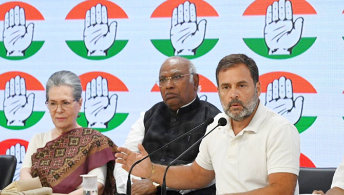 2 రూపాయలు కూడా లేకుండా చేశారు: రాహుల్ గాంధీ