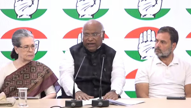 కాంగ్రెస్ ఖాతాల ఫ్రీజ్ పై…