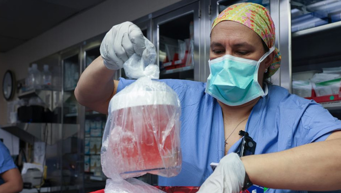 ప్రపంచంలోనే తొలిసారిగా… అమెరికాలో మనిషికి