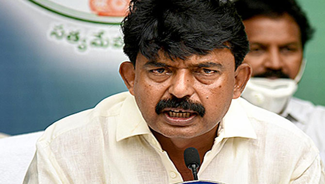 ఎన్నికల సమరంలో డ్రగ్స్ కలకలం.. దీని వెనక హస్తం ఎవరిదో?