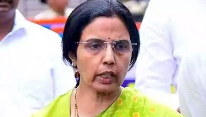 ఎన్నికల కోడ్ ఉల్లంఘన నేపథ్యంలో నారా భువనేశ్వరికి ఈసీ నోటీసులు..