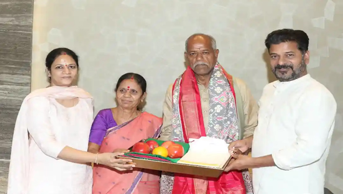 ప్రముఖ కవి అందెశ్రీని సత్కరించిన సీఎం రేవంత్