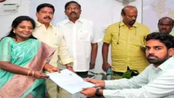 తెలంగాణ మాజీ గవర్నర్ తమిళి సై ఎంపీ అభ్యర్థిగా నామినేషన్