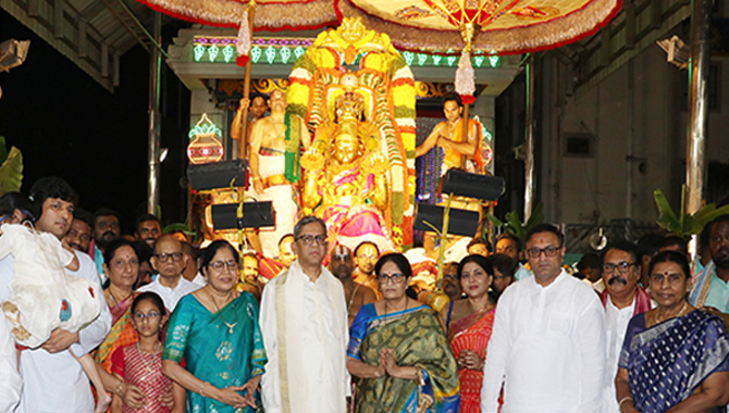 శ్రీవారి ఆలయంలో వైభవంగా పౌర్ణమి గరుడ సేవ శ్రీవారి ఆలయంలో వైభవంగా పౌర్ణమి గరుడ సేవ