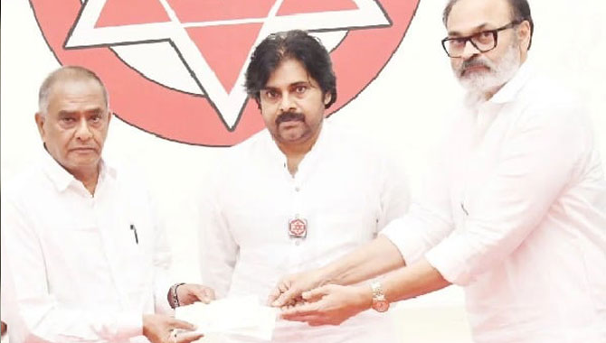 సొంత పార్టీ కి భారీ విరాళాన్ని ఇచ్చిన పవర్ స్టార్..