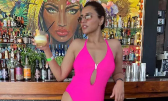 బికినీలో ర‌చ్చ చేస్తున్న అక్ష‌ర‌