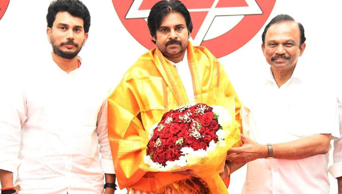 పవన్ ని కలుస్తున్న ఎంపీలు.. దీని వెనుక మర్మం ఏమిటో? పవన్ ని కలుస్తున్న ఎంపీలు.. దీని వెనుక మర్మం ఏమిటో?