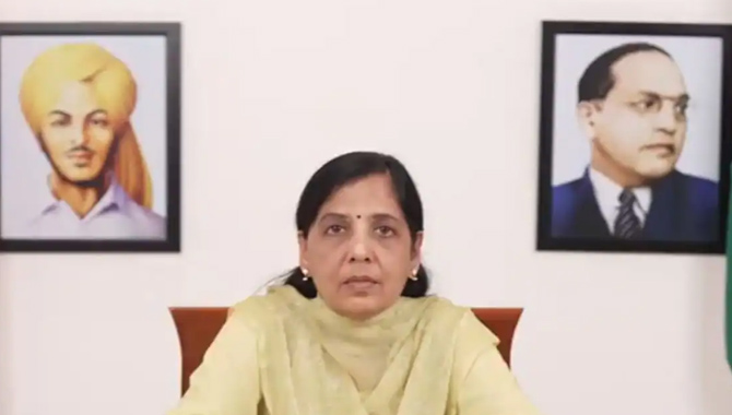 కేజ్రీవాల్ సతీమణి … సంచలన ప్రకటన