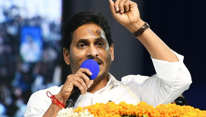 సైకిల్ ఎక్కి చంద్రముఖి లక లక అంటుంది.. జగన్ సినిమాటిక్ డైలాగ్స్..