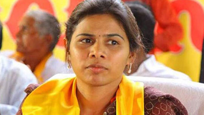 జగన్ సభలో.. మాజీ మంత్రి భూమ అఖిలప్రియ అరెస్ట్..