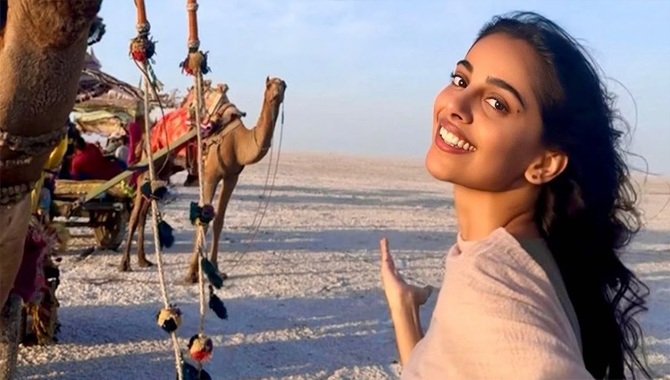 అడివి శేష్‌ ‘G2’ కోసం గుజరాత్‌లోని భుజ్‌ షూట్ లో జాయిన్ అయిన బనితా సంధు