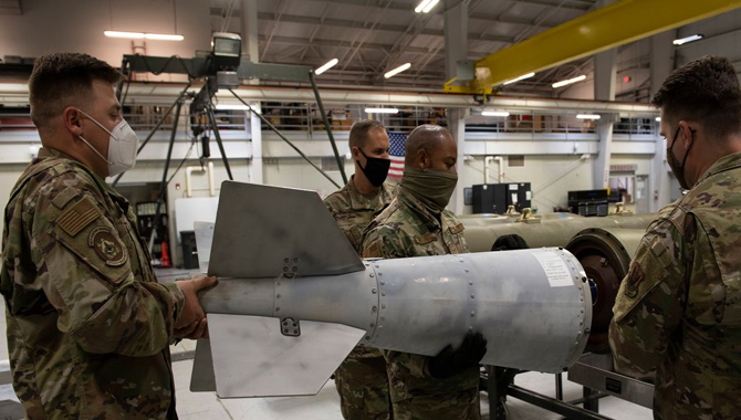 ఇజ్రాయెల్ కు అమెరికా రెండు వేల బాంబులు! ఇజ్రాయెల్ కు అమెరికా రెండు వేల బాంబులు!