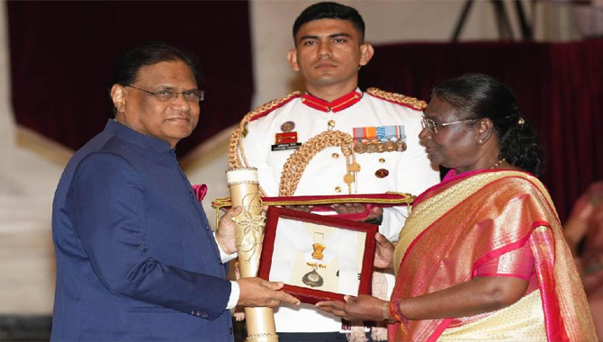 పీవీ నరసింహారావుకు భారతరత్న.. అవార్డు అందుకున్న కుమారుడు