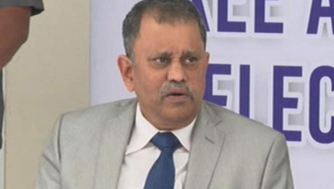 వైసీపీ కి మింగుడు పడని వెలక్కాయలా మారుతున్న నిమ్మగడ్డ..