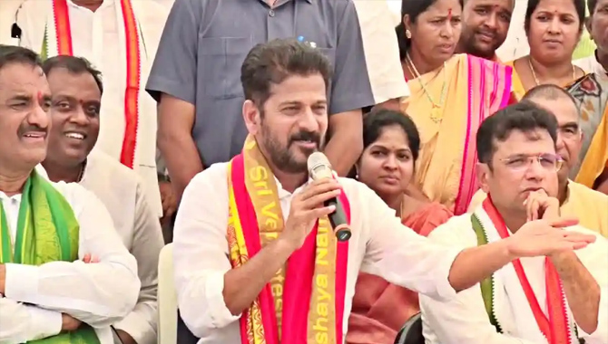 కేసీఆర్ పదేళ్ల పాలనలో వందేళ్ల విధ్వంసం : రేవంత్