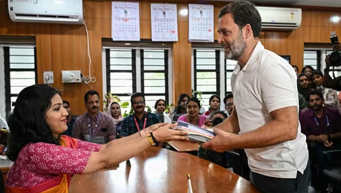 వయనాడ్ లో నామినేషన్ వేసిన రాహుల్ గాంధీ