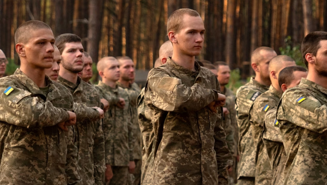 ఉక్రెయిన్ కీలక నిర్ణయం… 27 నుంచి 25 ఏళ్లకు ఉక్రెయిన్ కీలక నిర్ణయం… 27 నుంచి 25 ఏళ్లకు