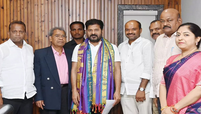 సీఎం రేవంత్ రెడ్డితో ప్రవాసీయుల బృందం భేటీ