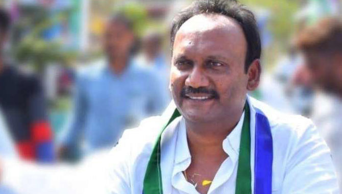 వైసీపీ గూటి నుంచి కాంగ్రెస్ గూటికి ఆమంచి పయనం..