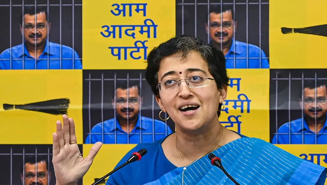 బీజేపీ ఆఫర్‌పై ఆధారాలు సమర్పిచండి : ఢిల్లీ మంత్రి అతిశీకి ఈసీ నోటీసులు