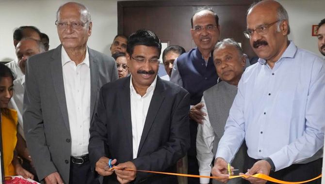 మహావీర్ హాస్పిటల్స్‌లో గ్యాస్ట్రోఎంటరాలజీ విభాగం మరియు డీలక్స్ గదులను ప్రారంభించిన డాక్టర్ డి.నాగేశ్వర్ రెడ్డి