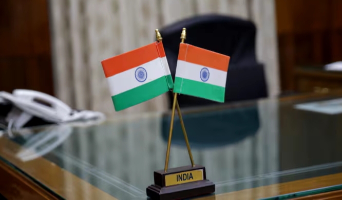 పాలకుల చేతుల్లో పావులుగా మారుతున్న అధికారులు..!!