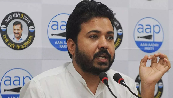 ఆతీశీ చెప్పినట్లుగానే.. ఆప్ ఎమ్మెల్యే దుర్గేష్‌ పాఠక్‌కు ఈడీ సమన్లు!