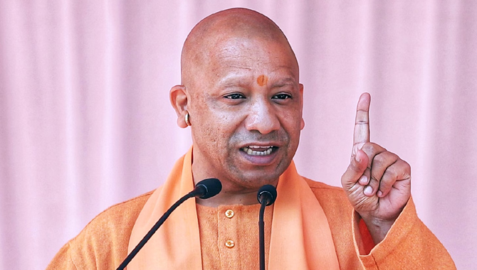 దేశంలో అతి పెద్ద సమస్య కాంగ్రెస్సే: సీఎం యోగి