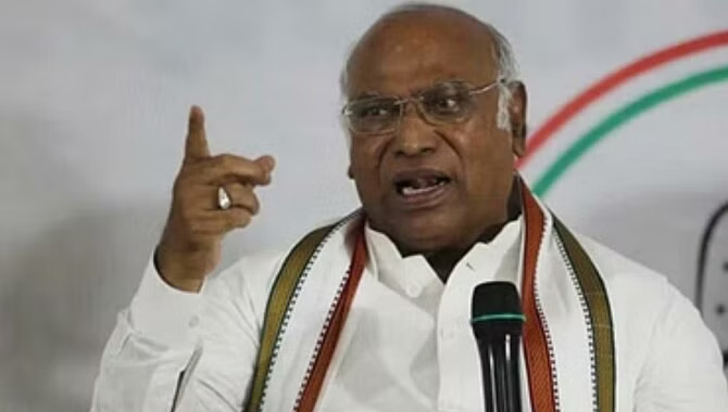 మోదీ మాటల్లో ఆర్‌ఎస్‌ఎస్ వాసన: ఖర్గే