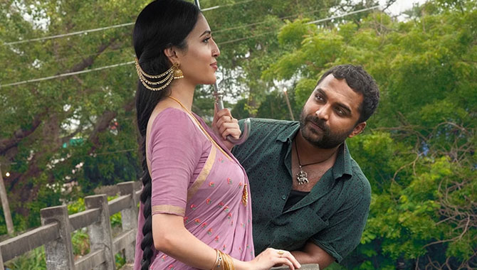 గ్యాంగ్స్ ఆఫ్ గోదావ‌రికి బంప‌రాఫ‌ర్