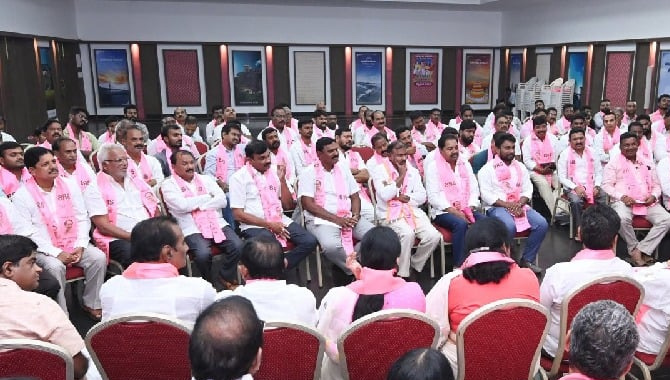 తెలంగాణలో 106 మంది ఉద్యోగులపై వేటు