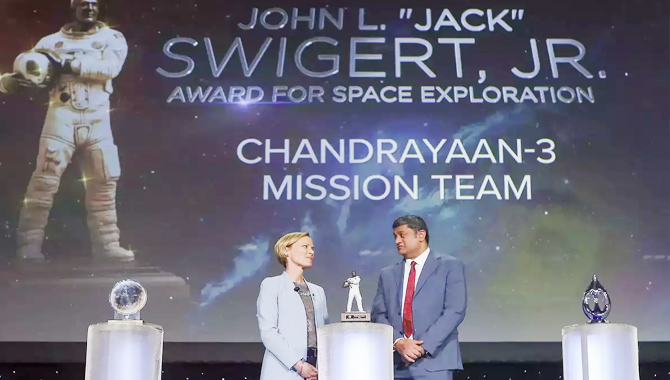 చంద్రయాన్ బృందానికి ప్రతిష్టాత్మక పురస్కారం చంద్రయాన్ బృందానికి ప్రతిష్టాత్మక పురస్కారం